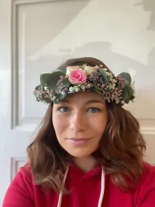 Věneček minirůžičky, gypsofila a eucalyptus