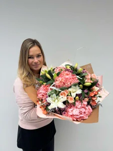 Kytice maxi - luxusní mix minirůže a hortensie 
