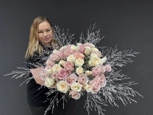 Royal Blush - Luxusní kytice 50 růží