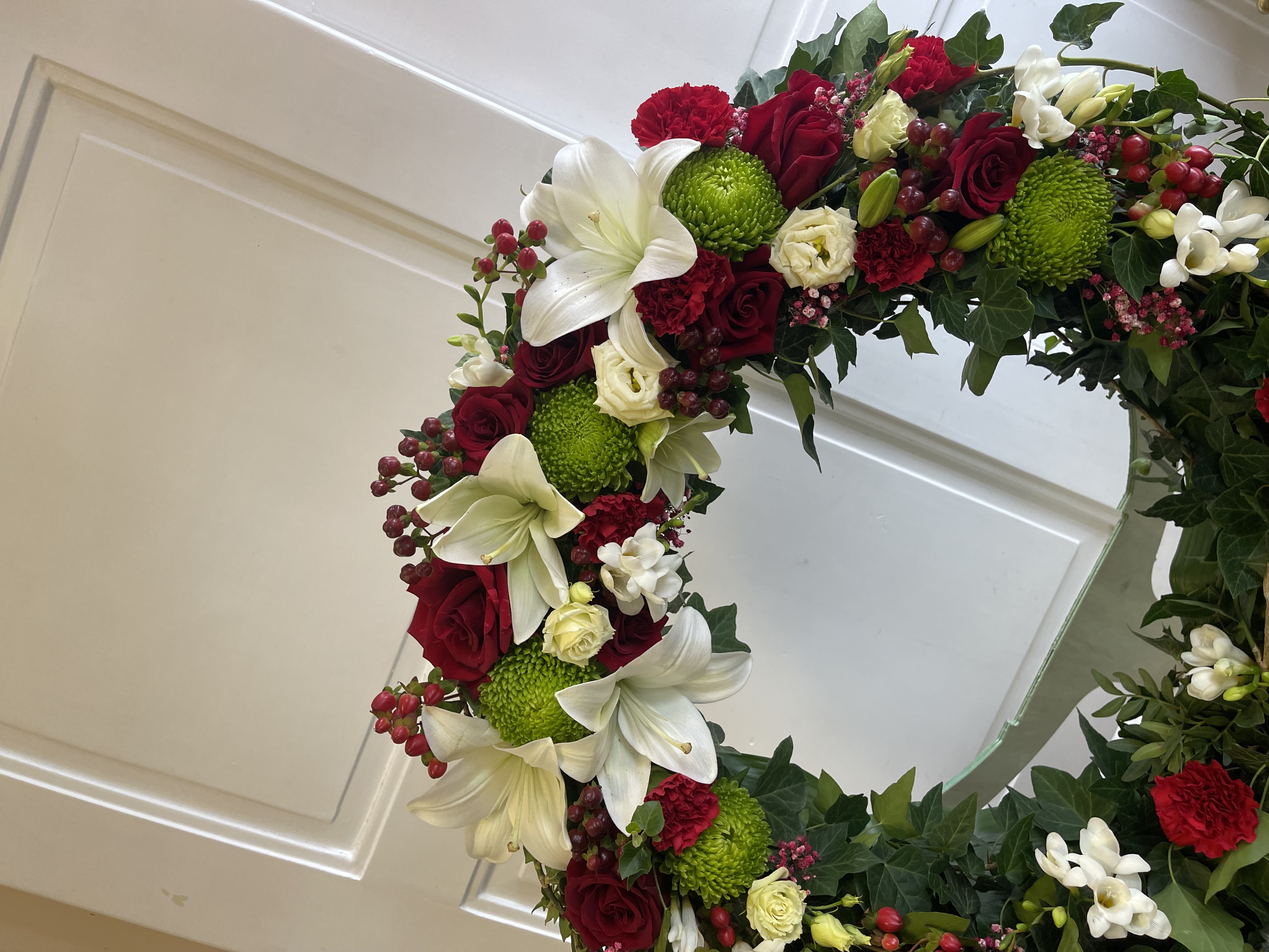 Smuteční věnec - lilie a růže 