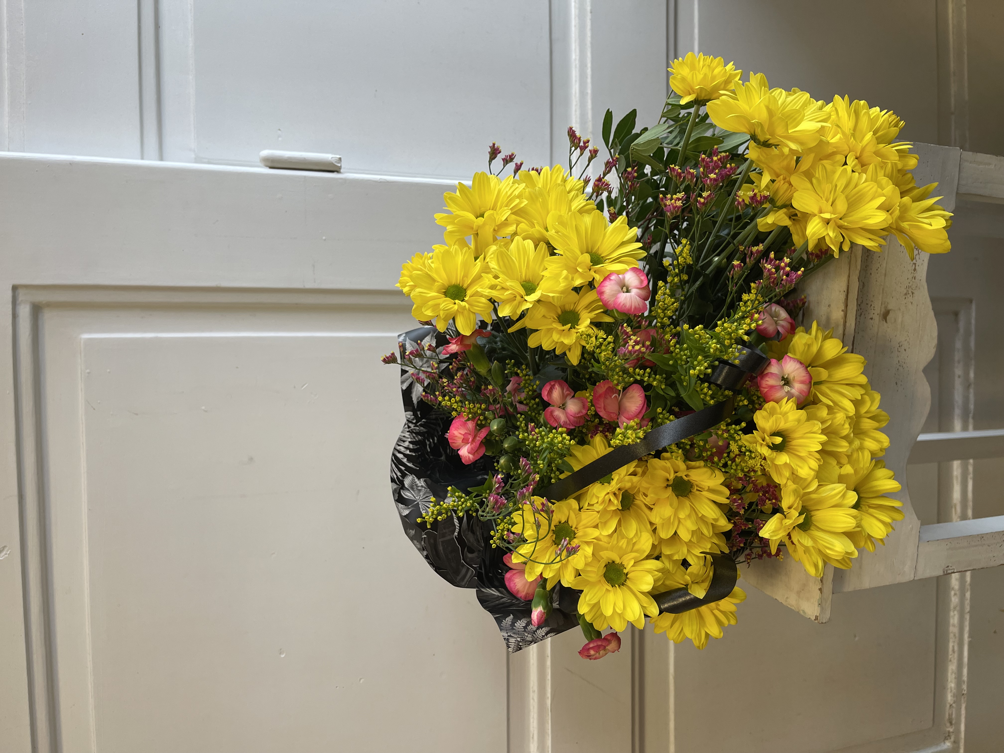 Smuteční kytice - žluté chryzantémy 