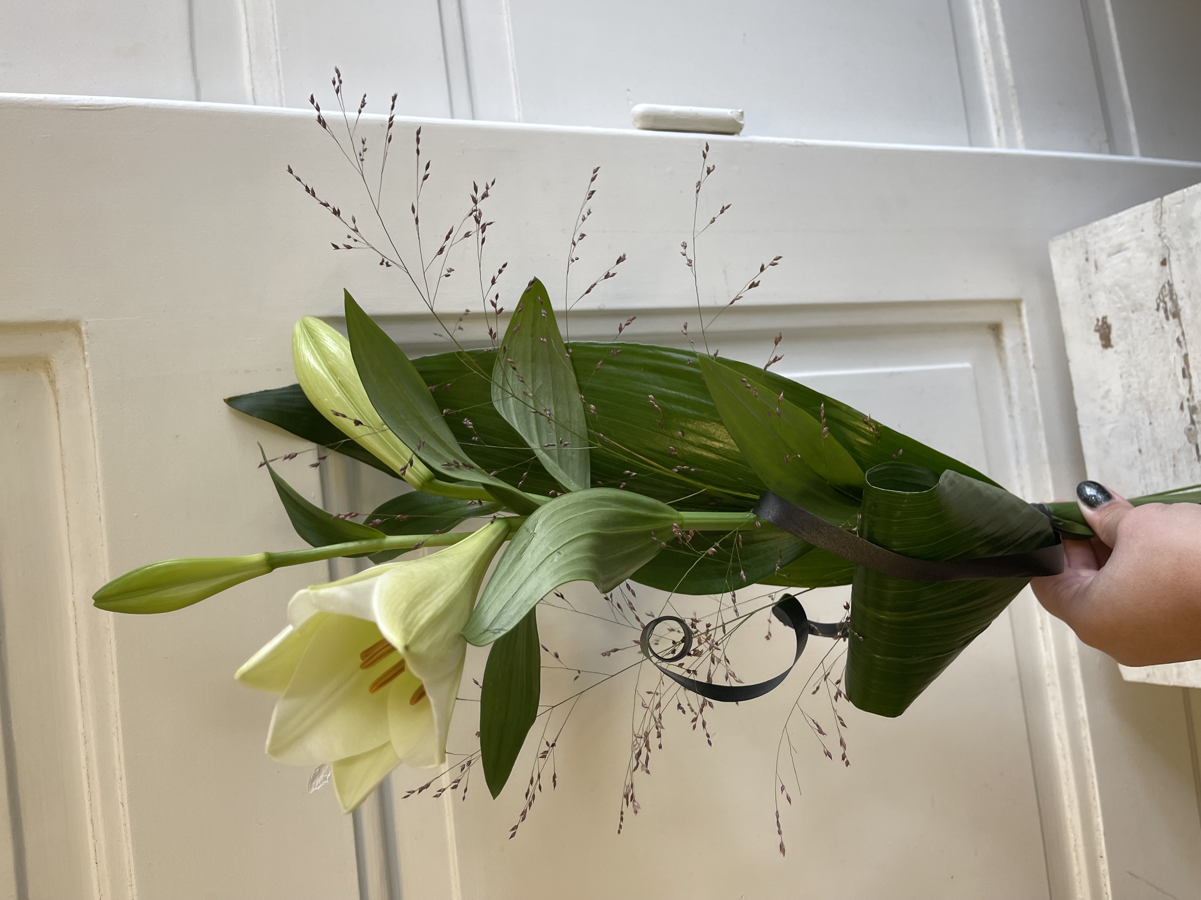 Smuteční kytice - bílá lilie   