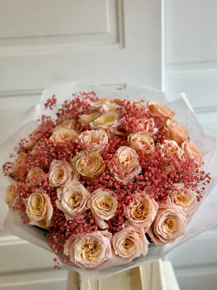 35 krásných pastelových velkokvětých růží 