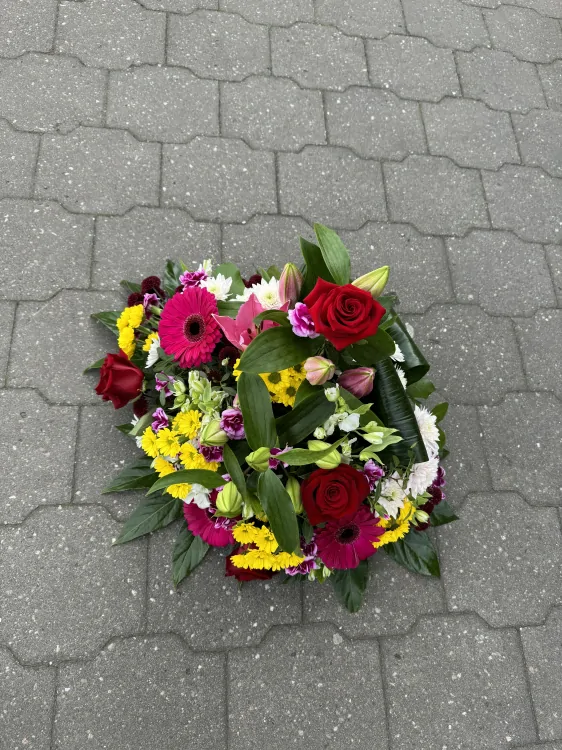 Smuteční aranžmá - Rudá růže a lilie  