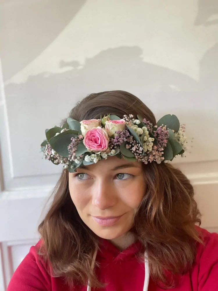 Věneček minirůžičky, gypsofila a eucalyptus