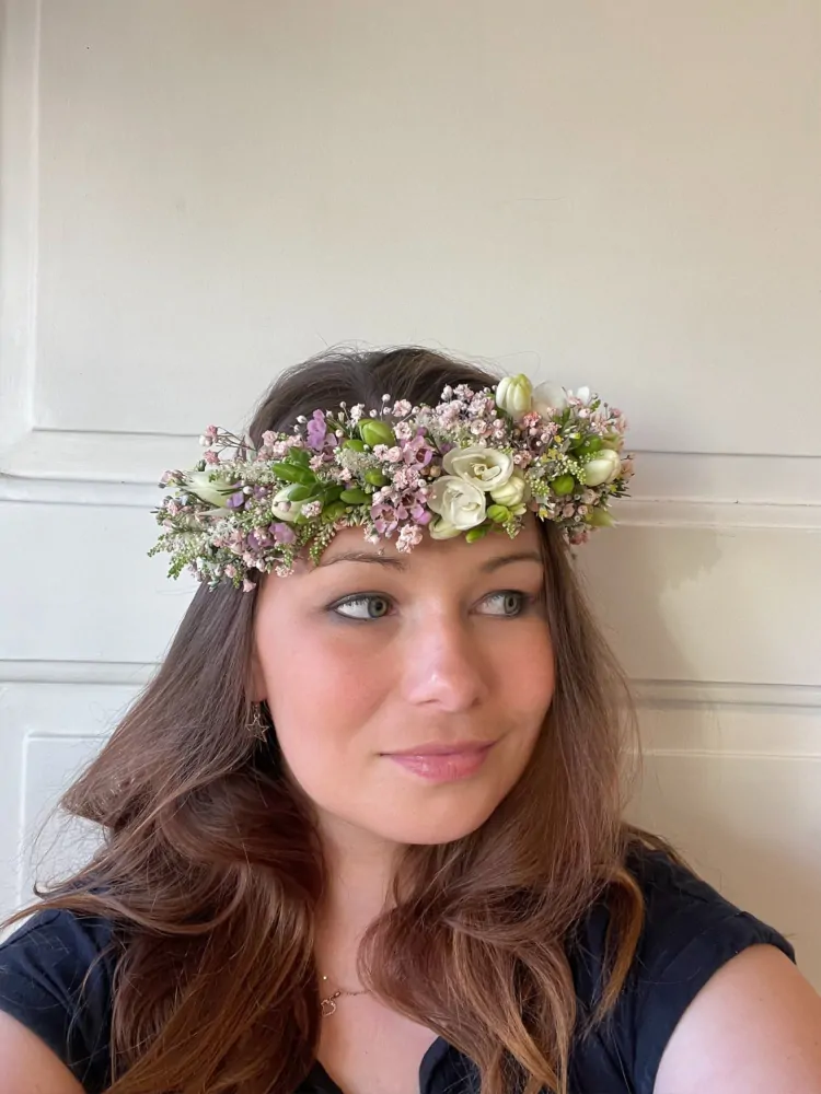 Věneček fresie, gypsofila a eucalyptus