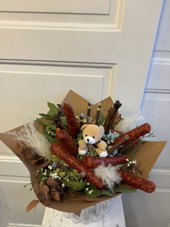 Netradiční kytice - klobásky a doutníčky 