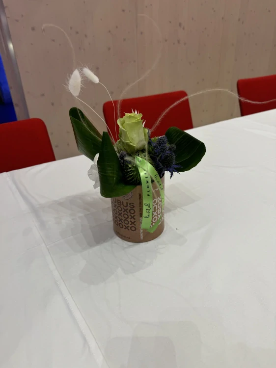 Dekorace ikebana na stoly ve flowerboxu 