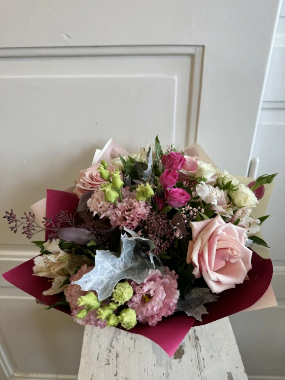 Kytice - růže a sezonní mix květin 