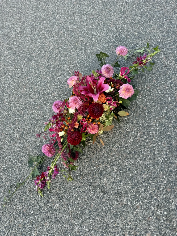 Smuteční aranžmá - bordó