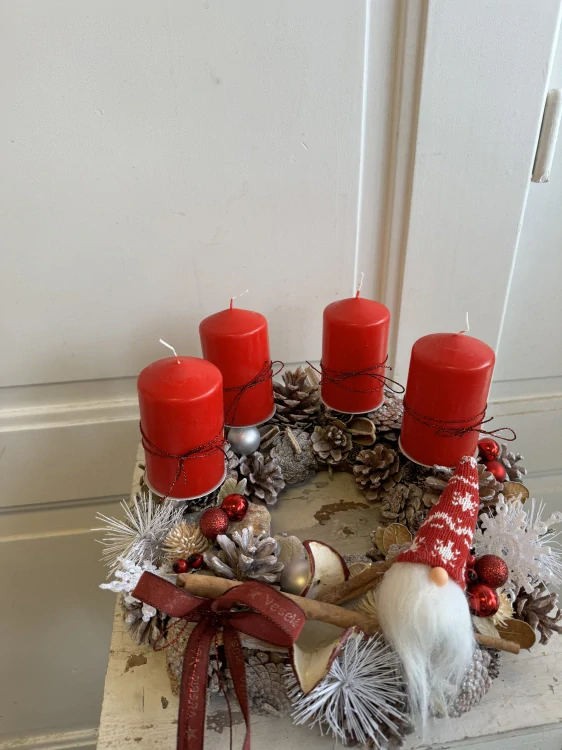 Adventní věnec červený trpaslík 