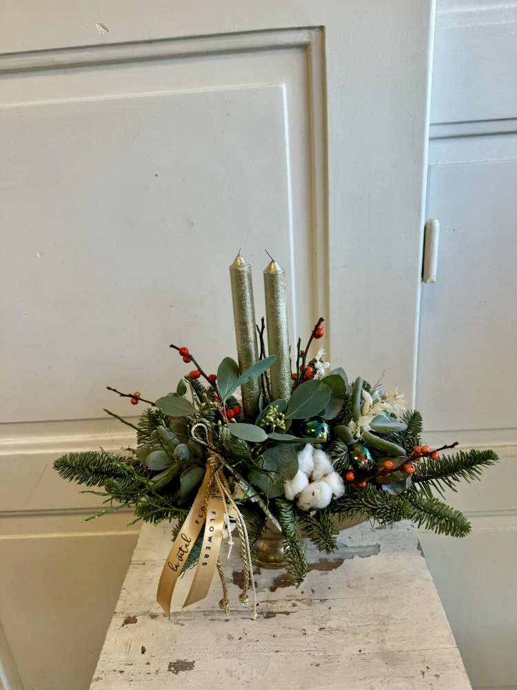 Svícen zlatý s bavlníkem