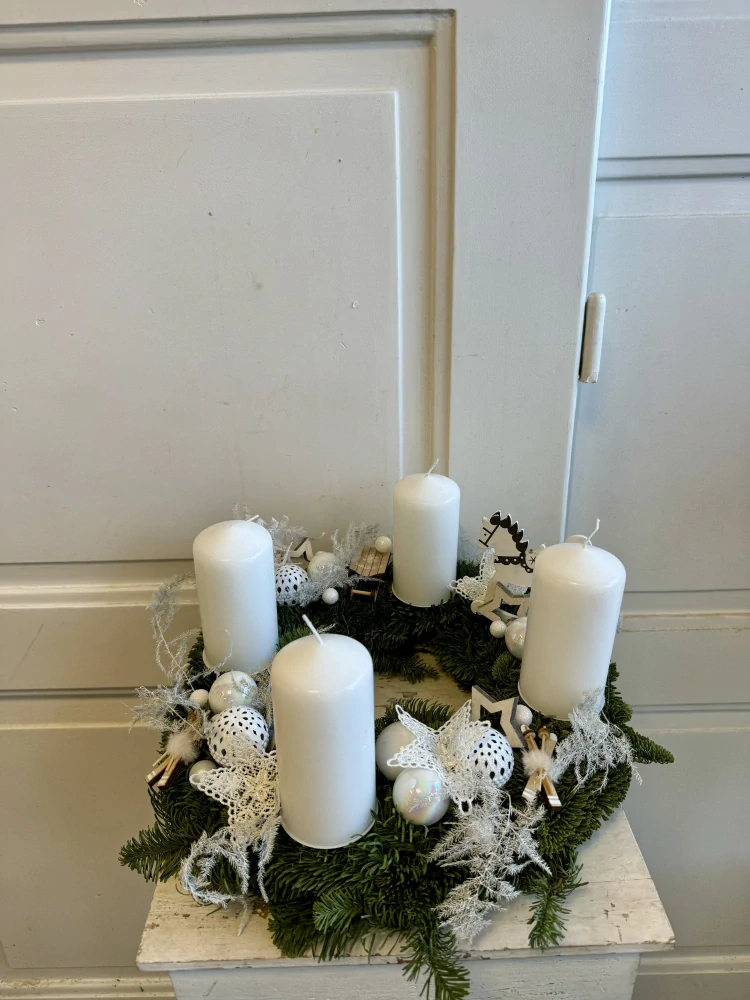 Adventní věnec přírodní bílý 