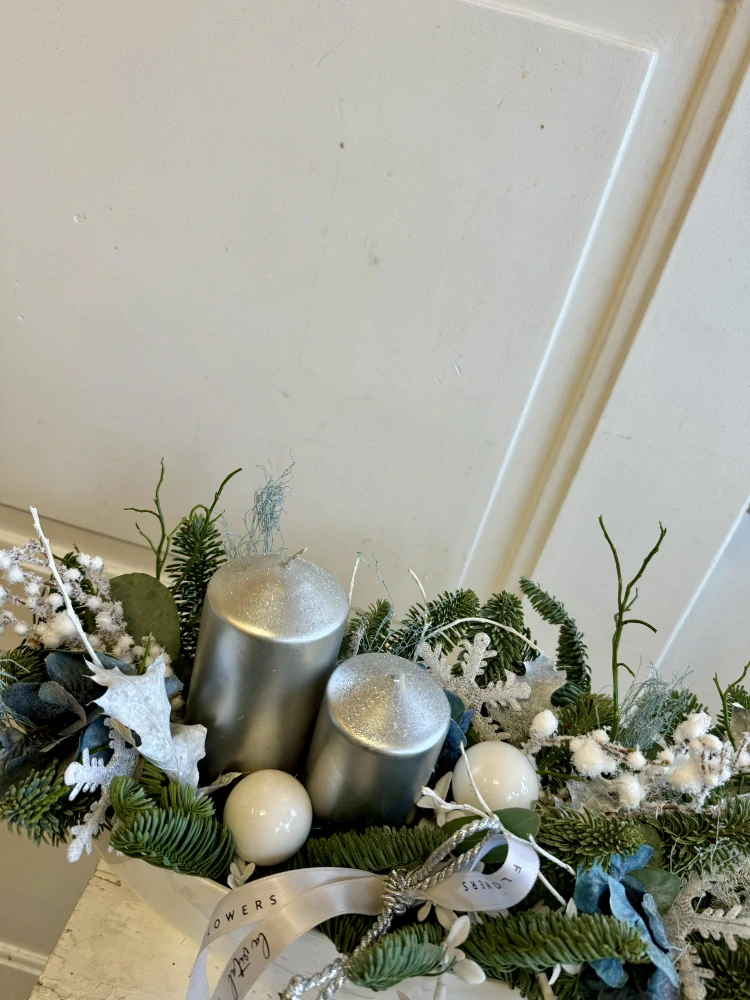 Svícen bílo modrý 