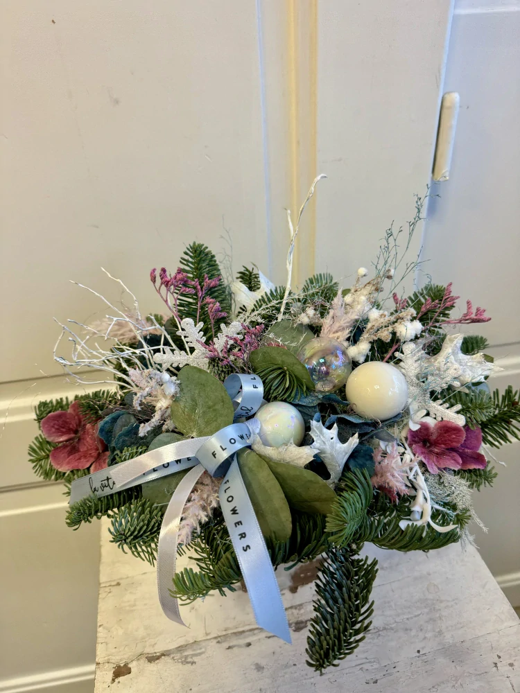 Zimní dekorace bílo modrá s růžovou 