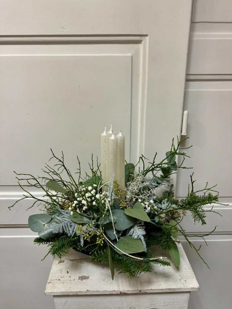 Adventní dekorace v misce z jedličky a eucalyptu přírodní květinový 
