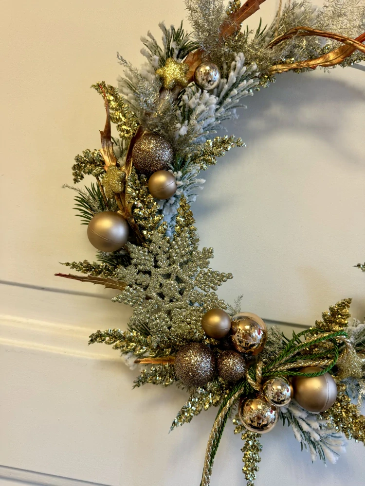 Obruč se zlatým zdobením  