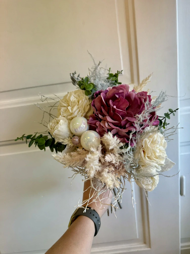 Zimní kytice z látkových a sušených květin 