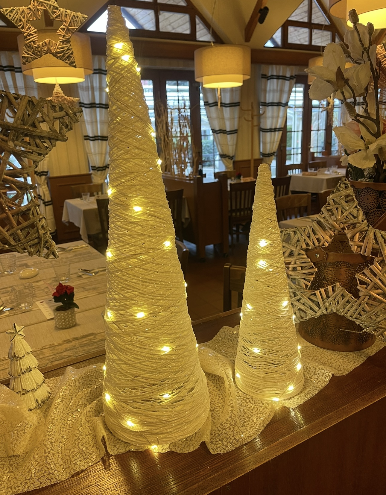 Výzdoba interiéru restaurace zimní 