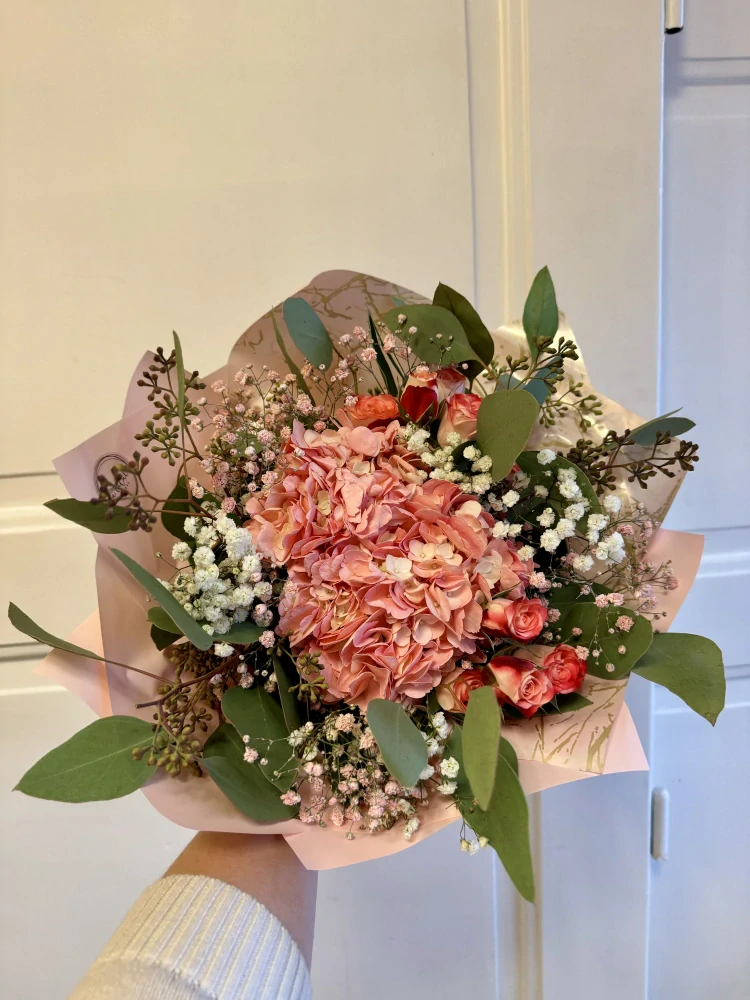 Kytice - hortensie s gypsou a minirůžičky