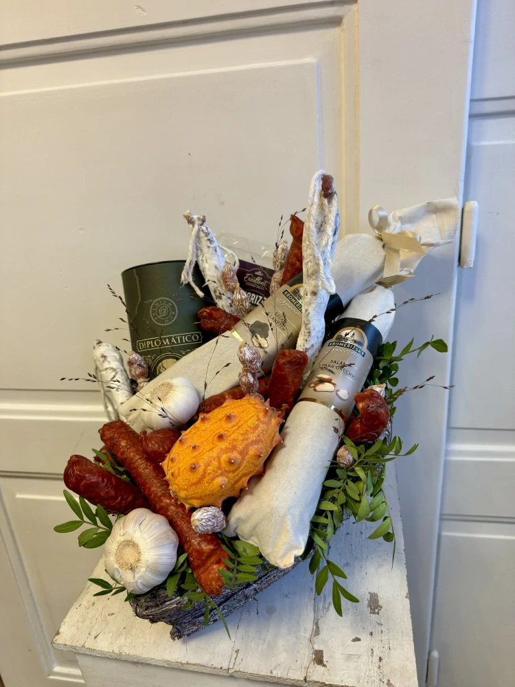 Netradiční koš - mlsný s exotickým ovocem