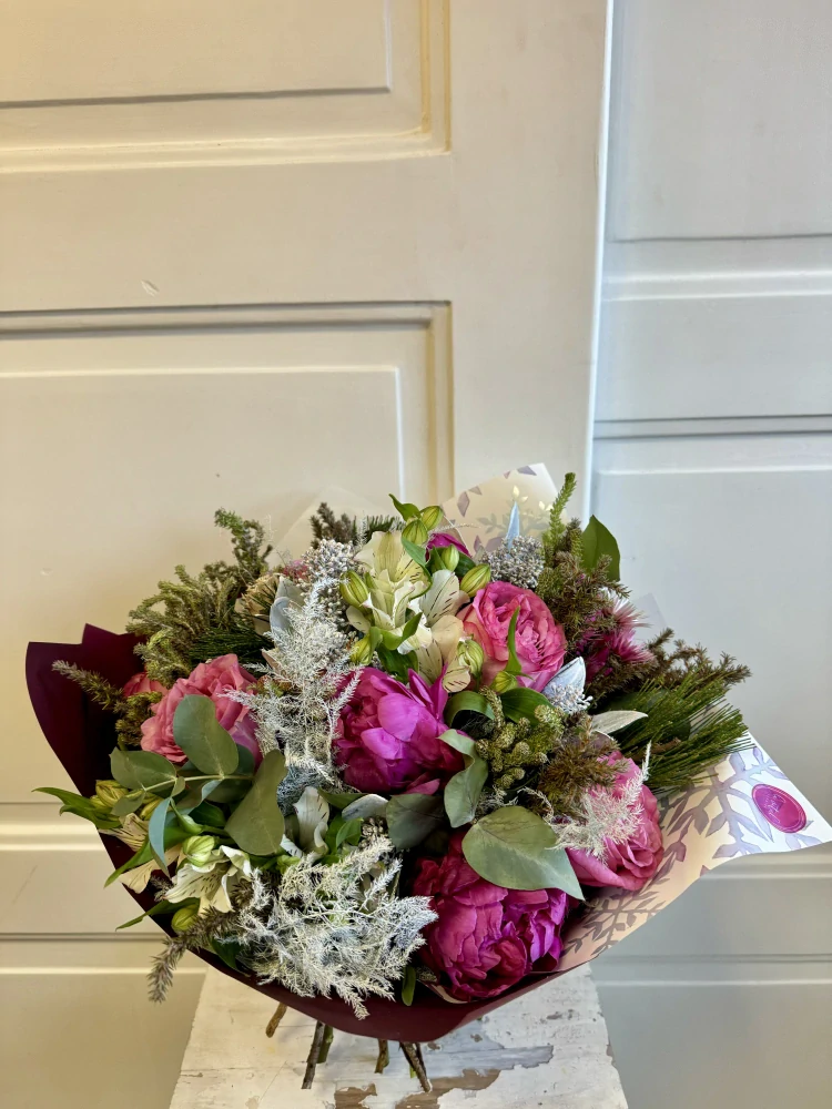 Pivoňky a pivoňkové růže s lučním mixem 