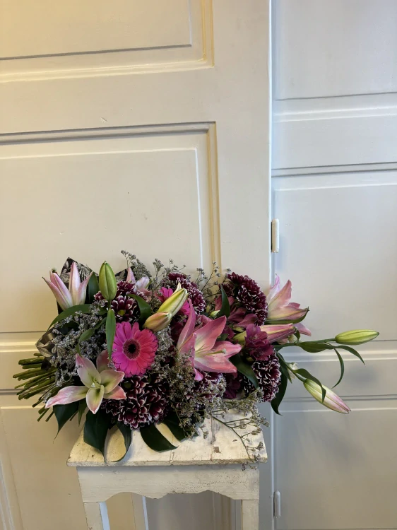 Smuteční kytice -  velká fialová 