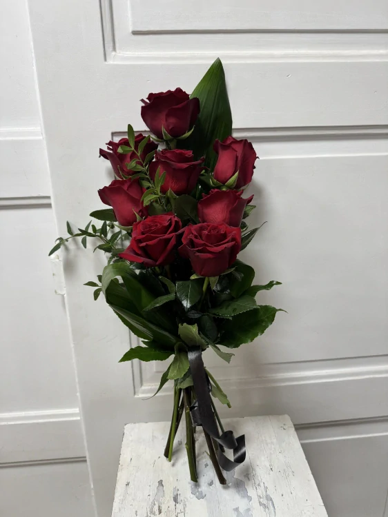 Smuteční kytice - rudé růže 8ks