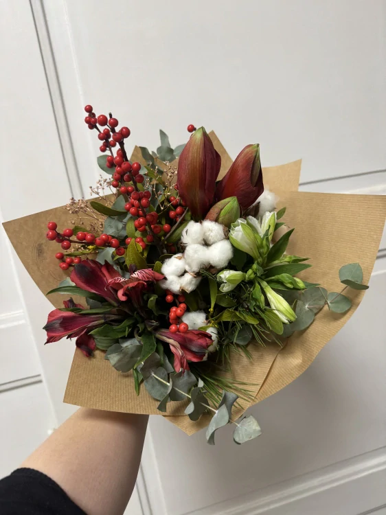 Zimní kytice červený amarylis  