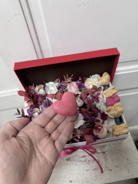 Flower box - novinka ze sušených květin s makronkami 