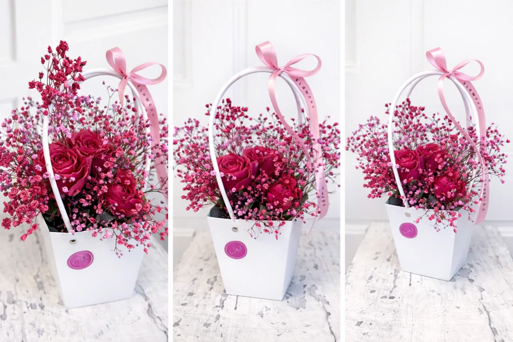 Taštička s růží a gypsofilou 