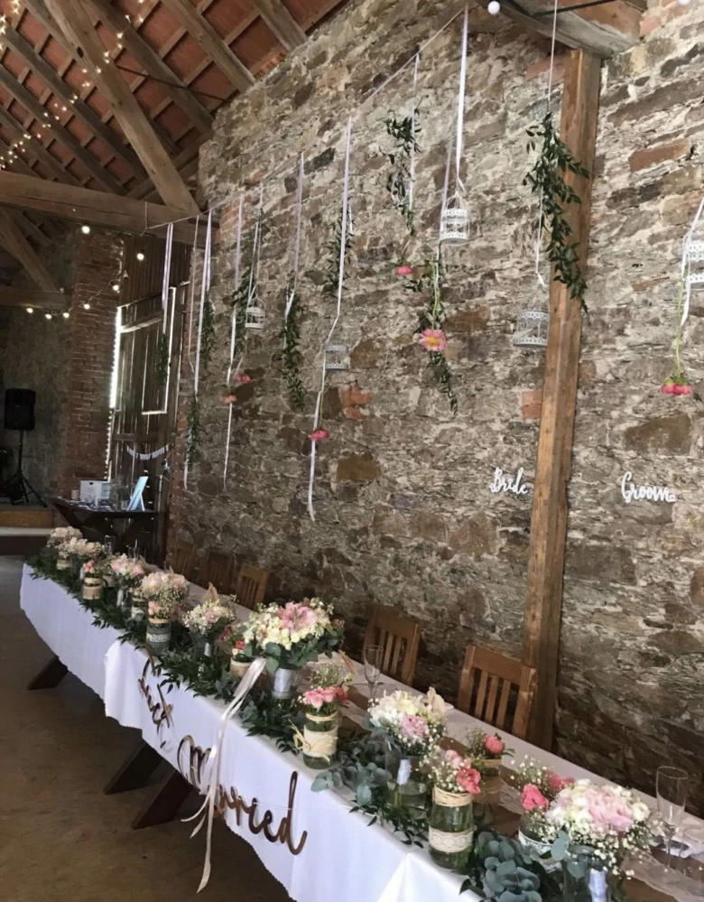 Luxusní závěsná stropní dekorace se stuhami