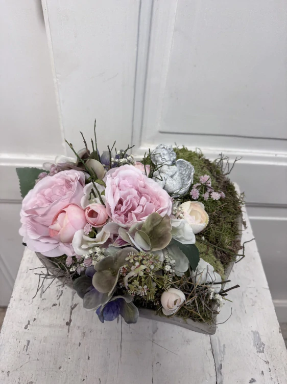 Dekorace „Mechové srdce s andělem”