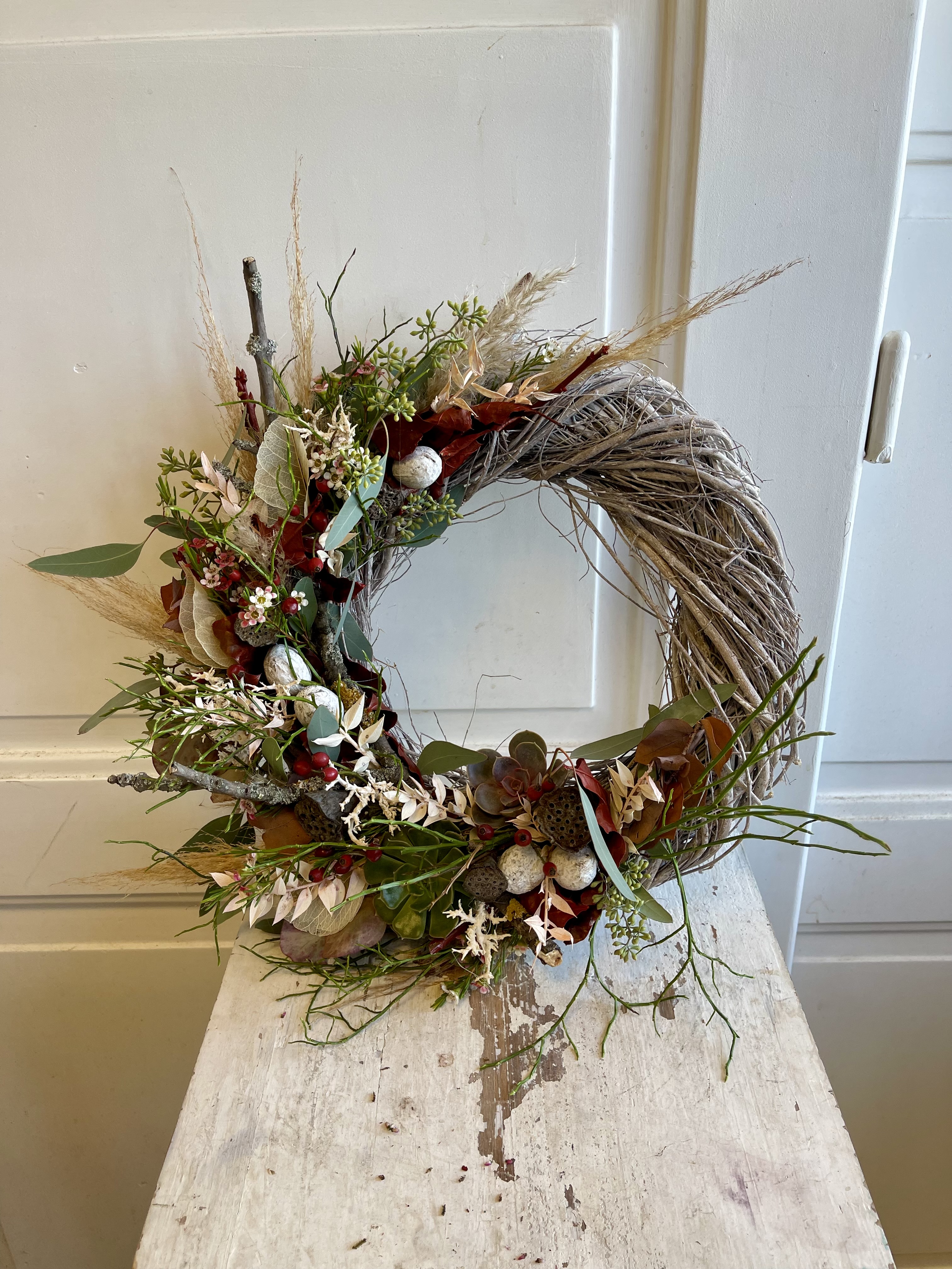 Věnec  z eucalyptu k uctění zesnulých,