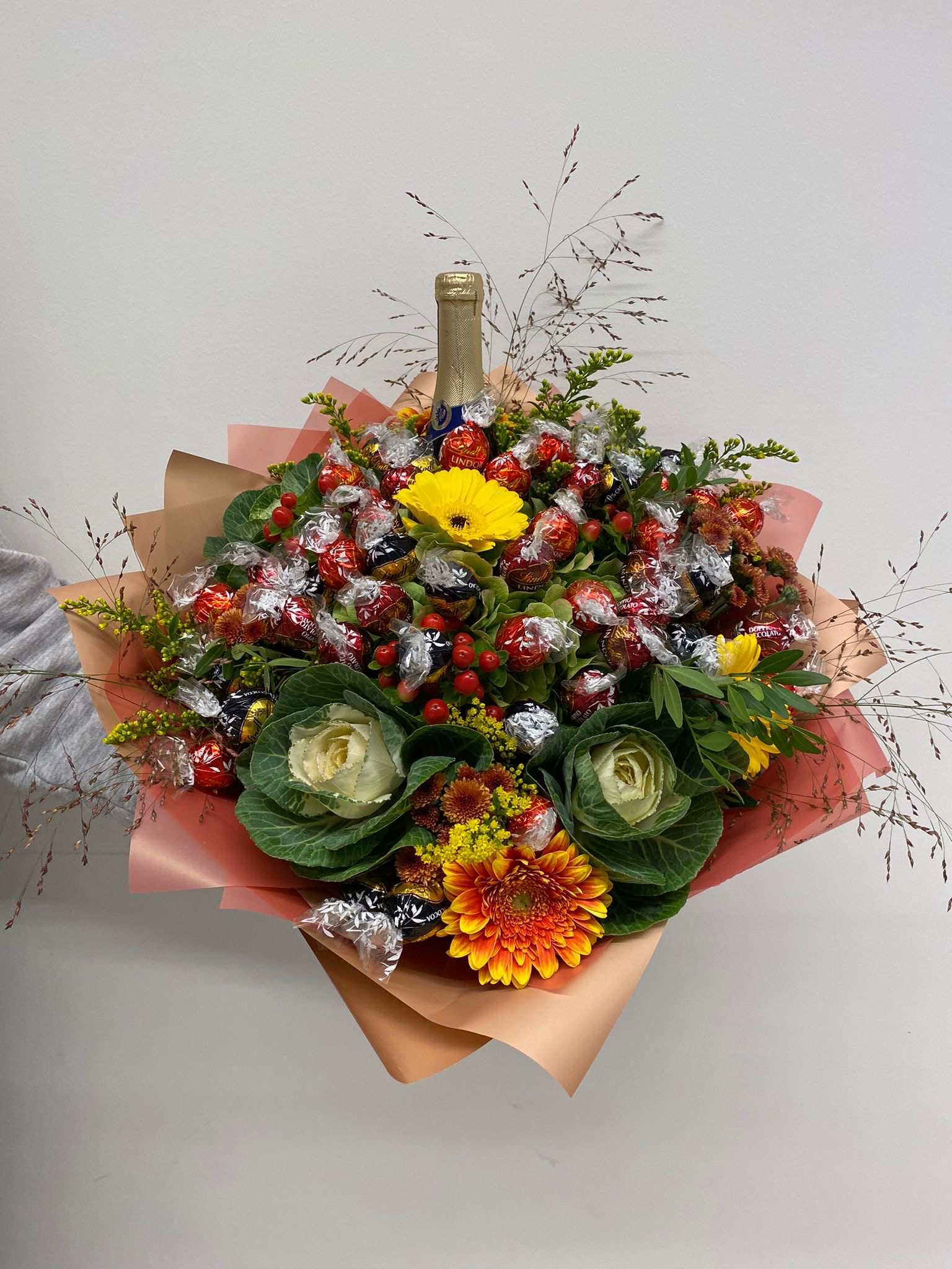 Dekorativní kytice s mini Bohemkou a pralinkami Lindt 