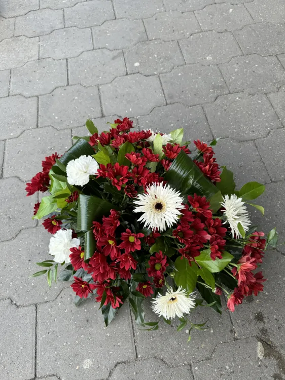 Smuteční kytice - červená chryzantema  