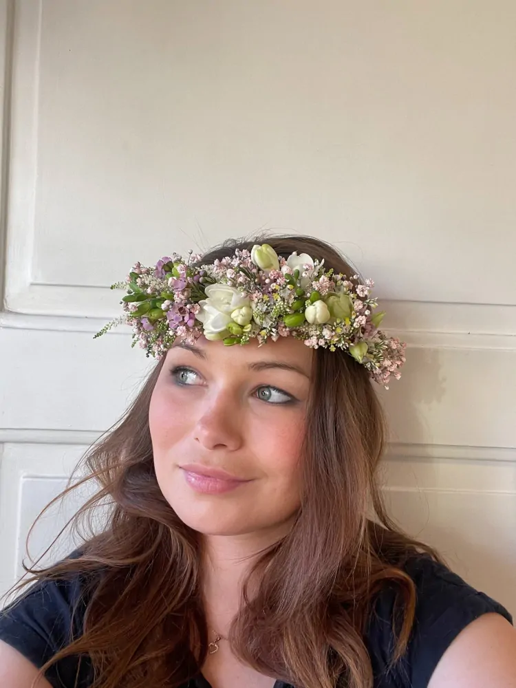 Věneček fresie, gypsofila a eucalyptus