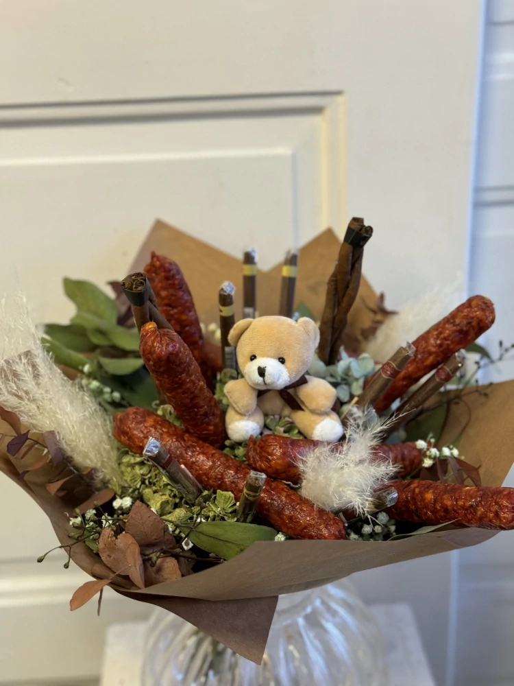 Netradiční kytice - klobásky a doutníčky 