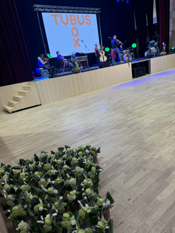 Dekorace ikebana na stoly ve flowerboxu 