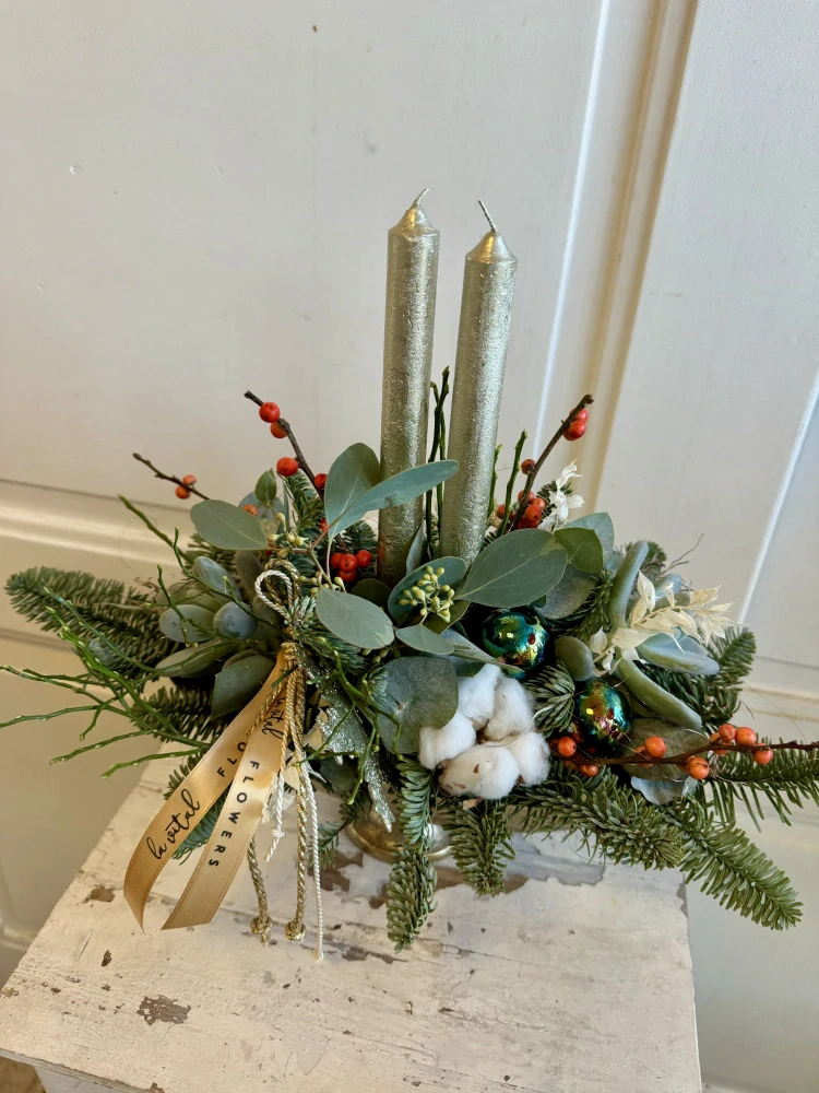 Svícen zlatý s bavlníkem