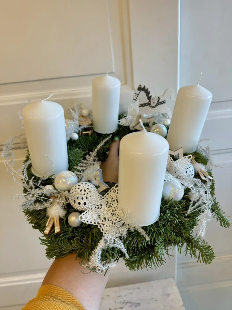 Adventní věnec přírodní bílý 