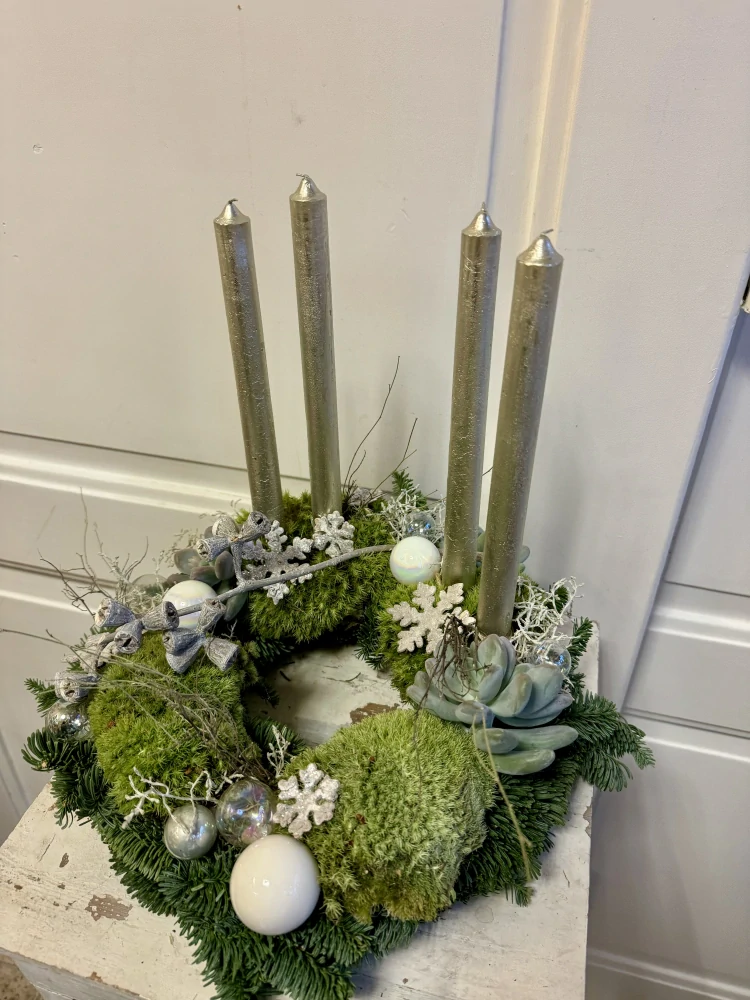 Vánoční věnec mech se svíčkami 