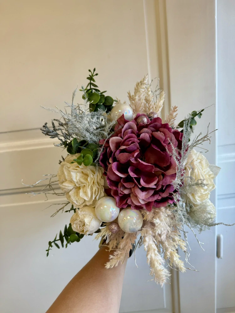 Zimní kytice z látkových a sušených květin 
