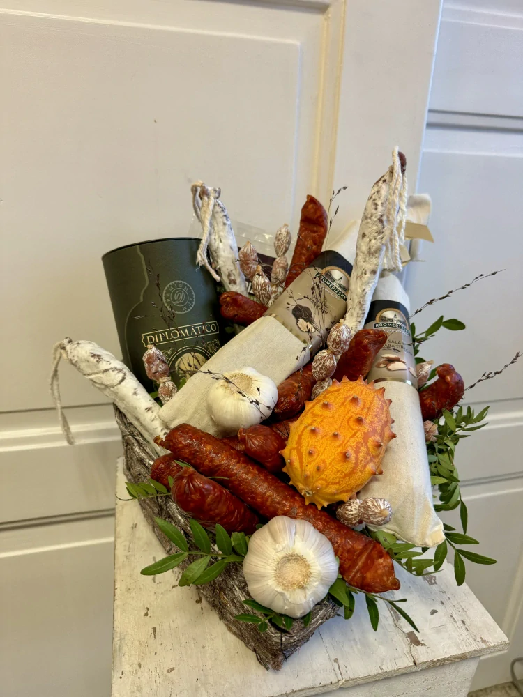 Netradiční koš - mlsný s exotickým ovocem