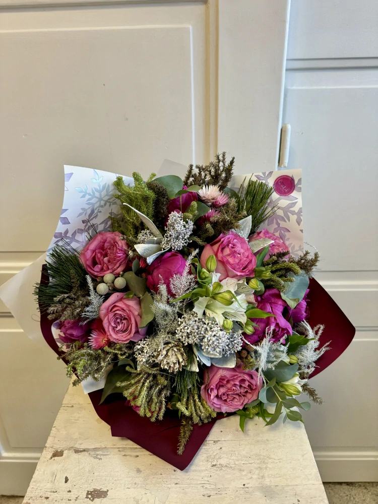 Pivoňky a pivoňkové růže s lučním mixem 