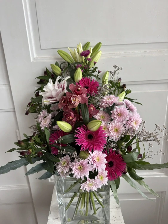 Smuteční kytice -  velká  lilie a chryzantémy