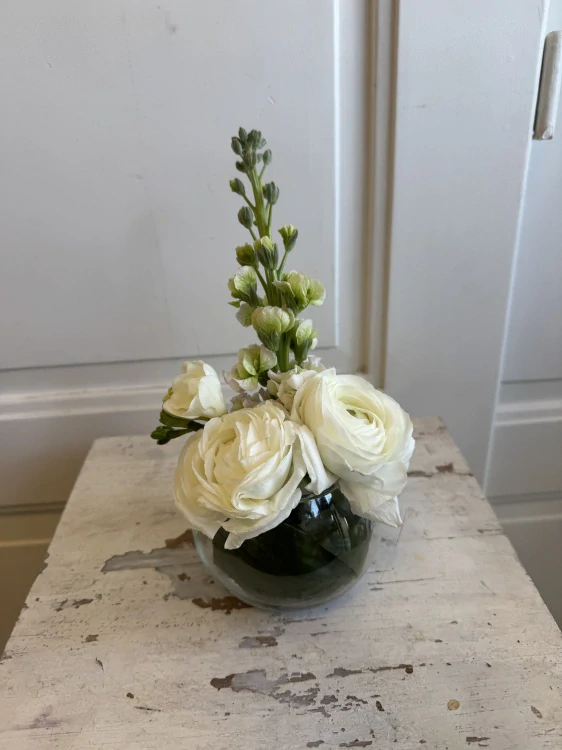 Dekorace ikebana na bistro stolek 