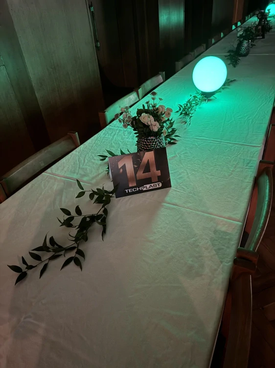 Výzdoba firemního večírku pro 300 zaměstnanců 