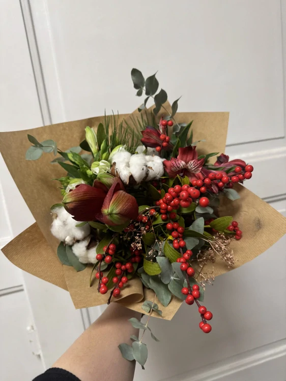 Zimní kytice červený amarylis  