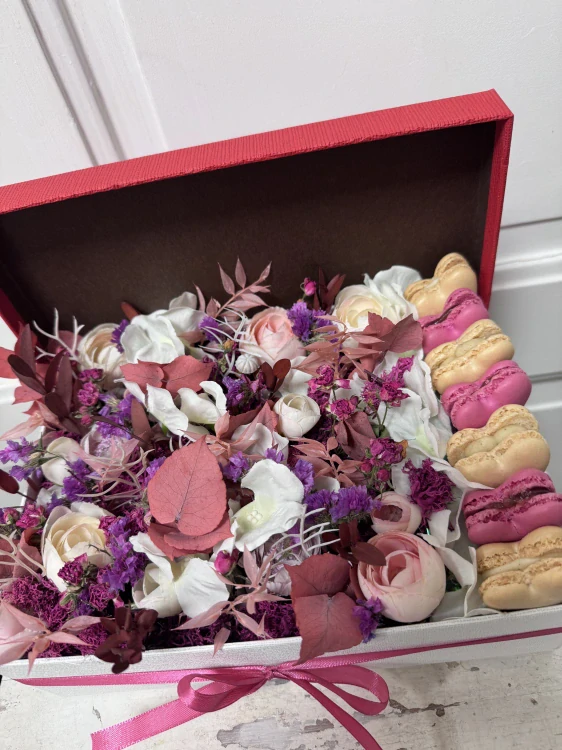 Flower box - novinka ze sušených květin s makronkami 